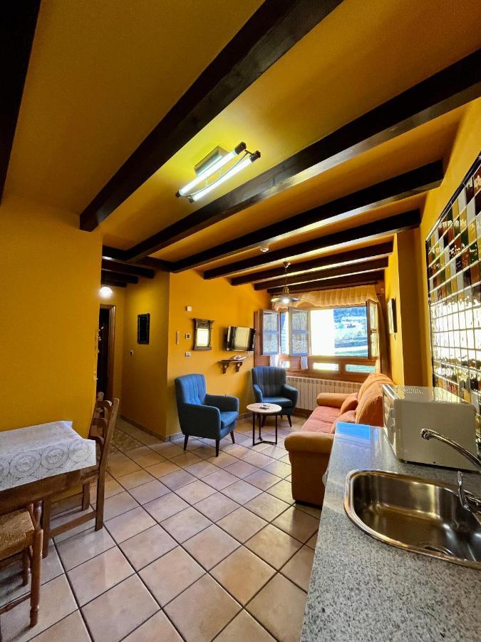 Apartamentos Turisticos Paseo De La Alameda Villaviciosa  Kültér fotó