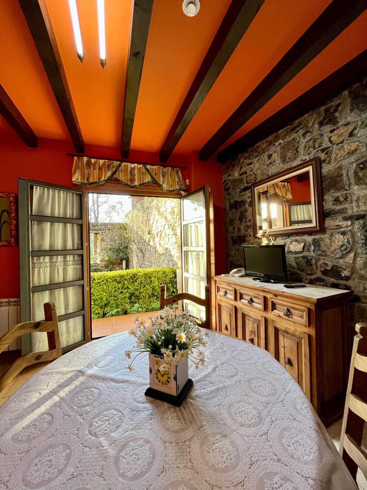 Apartamentos Turisticos Paseo De La Alameda Villaviciosa  Kültér fotó