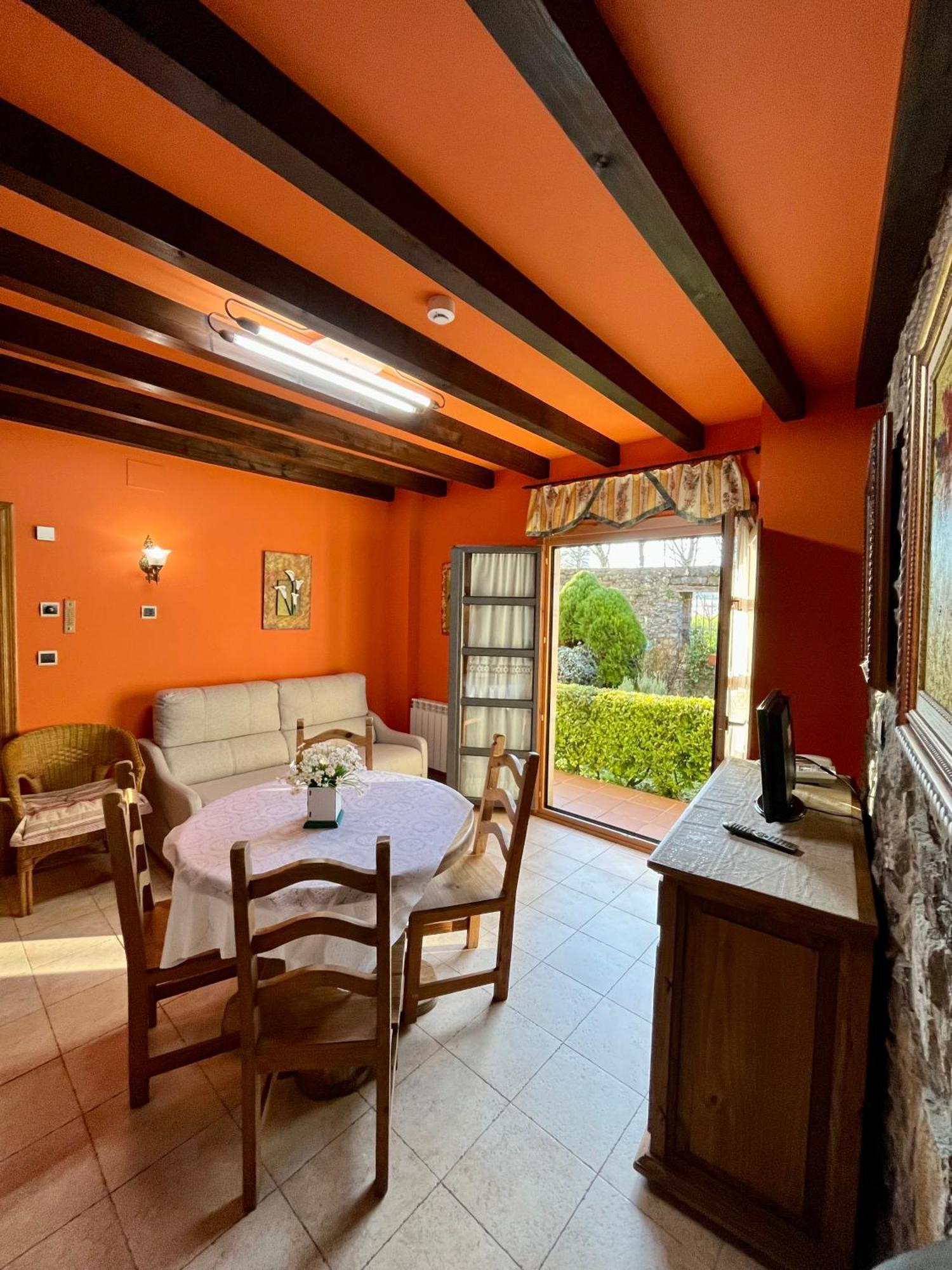 Apartamentos Turisticos Paseo De La Alameda Villaviciosa  Kültér fotó