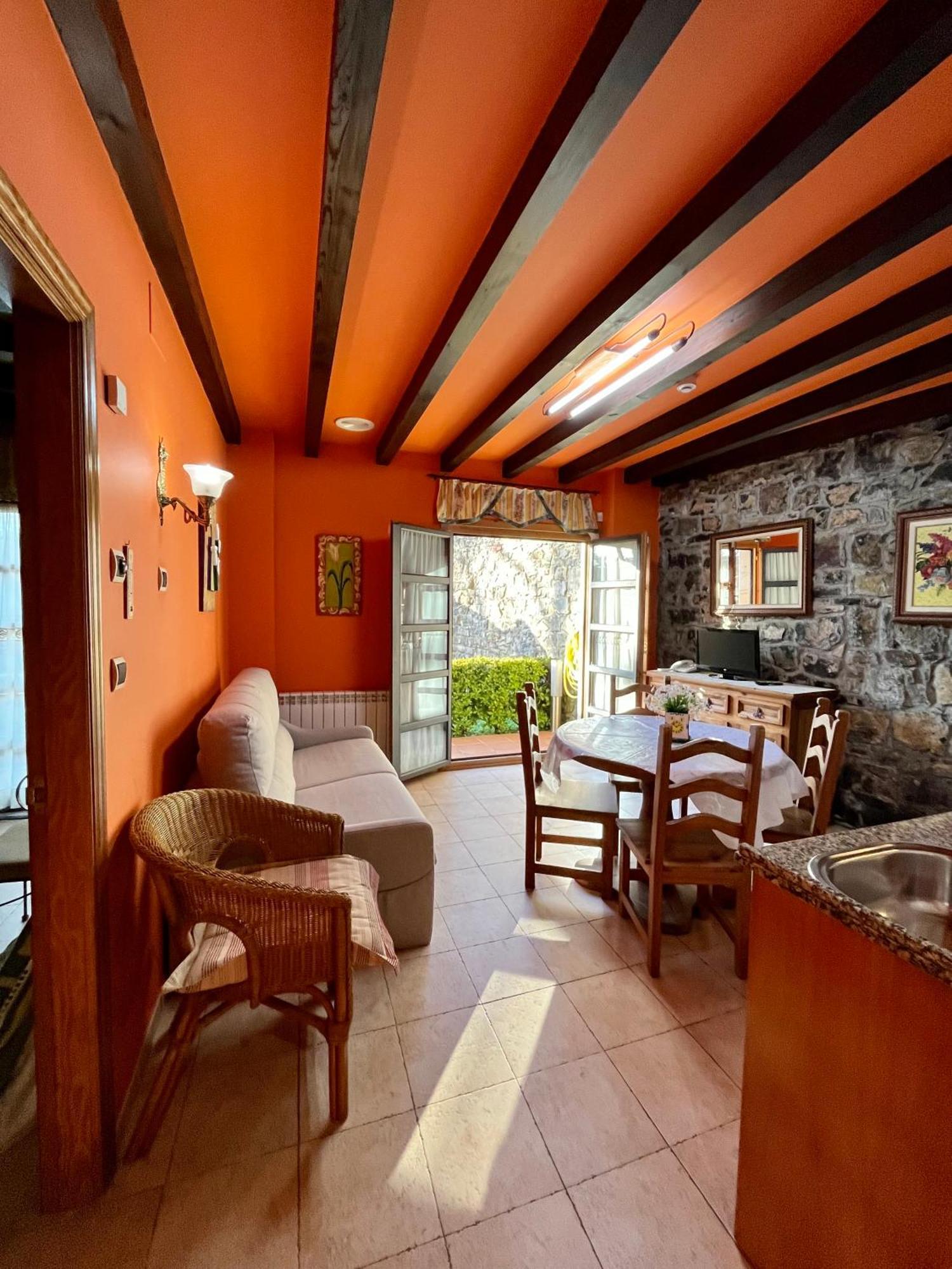 Apartamentos Turisticos Paseo De La Alameda Villaviciosa  Kültér fotó