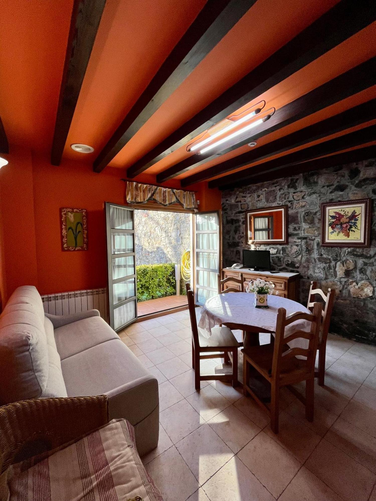 Apartamentos Turisticos Paseo De La Alameda Villaviciosa  Kültér fotó