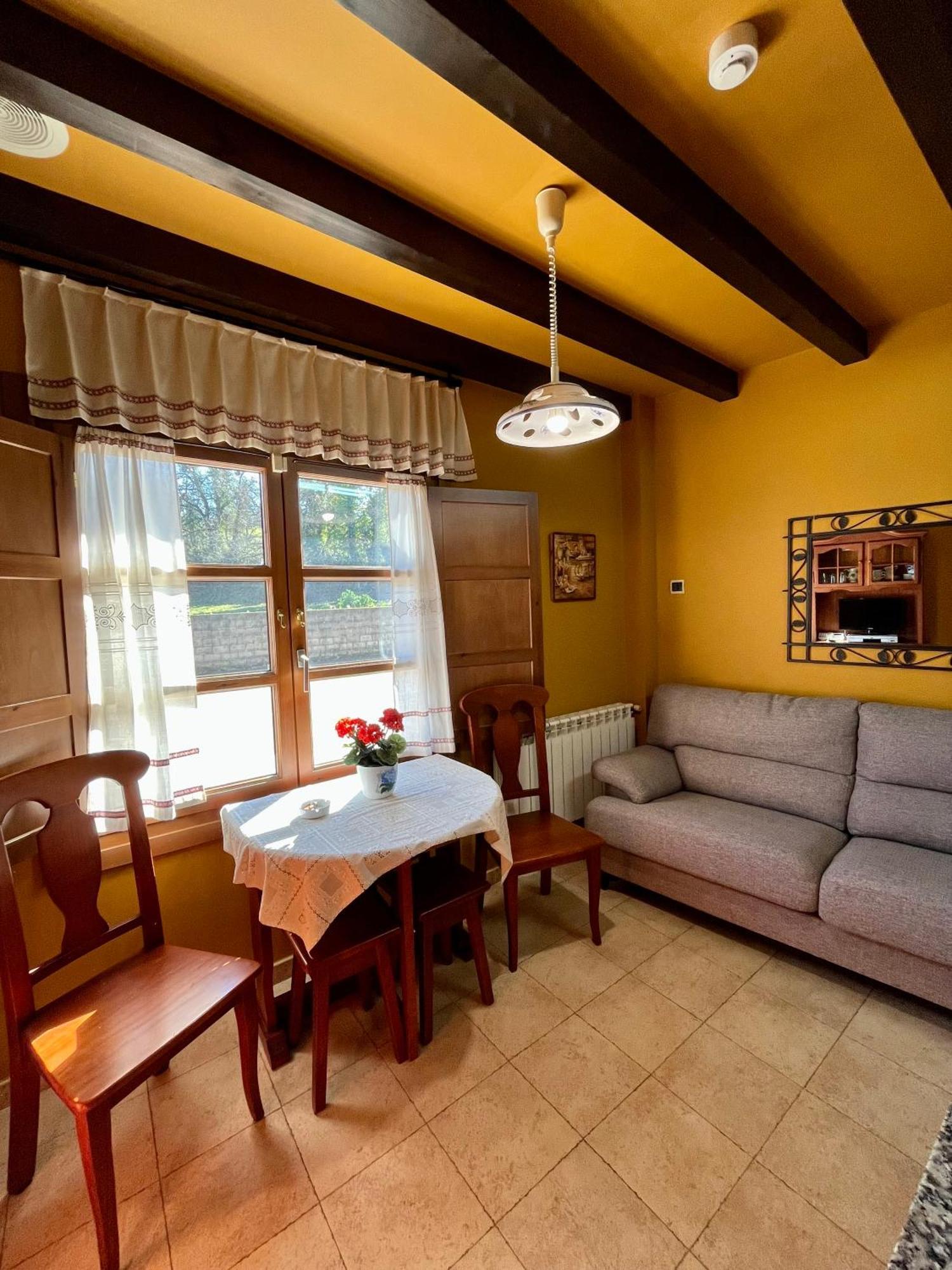 Apartamentos Turisticos Paseo De La Alameda Villaviciosa  Kültér fotó